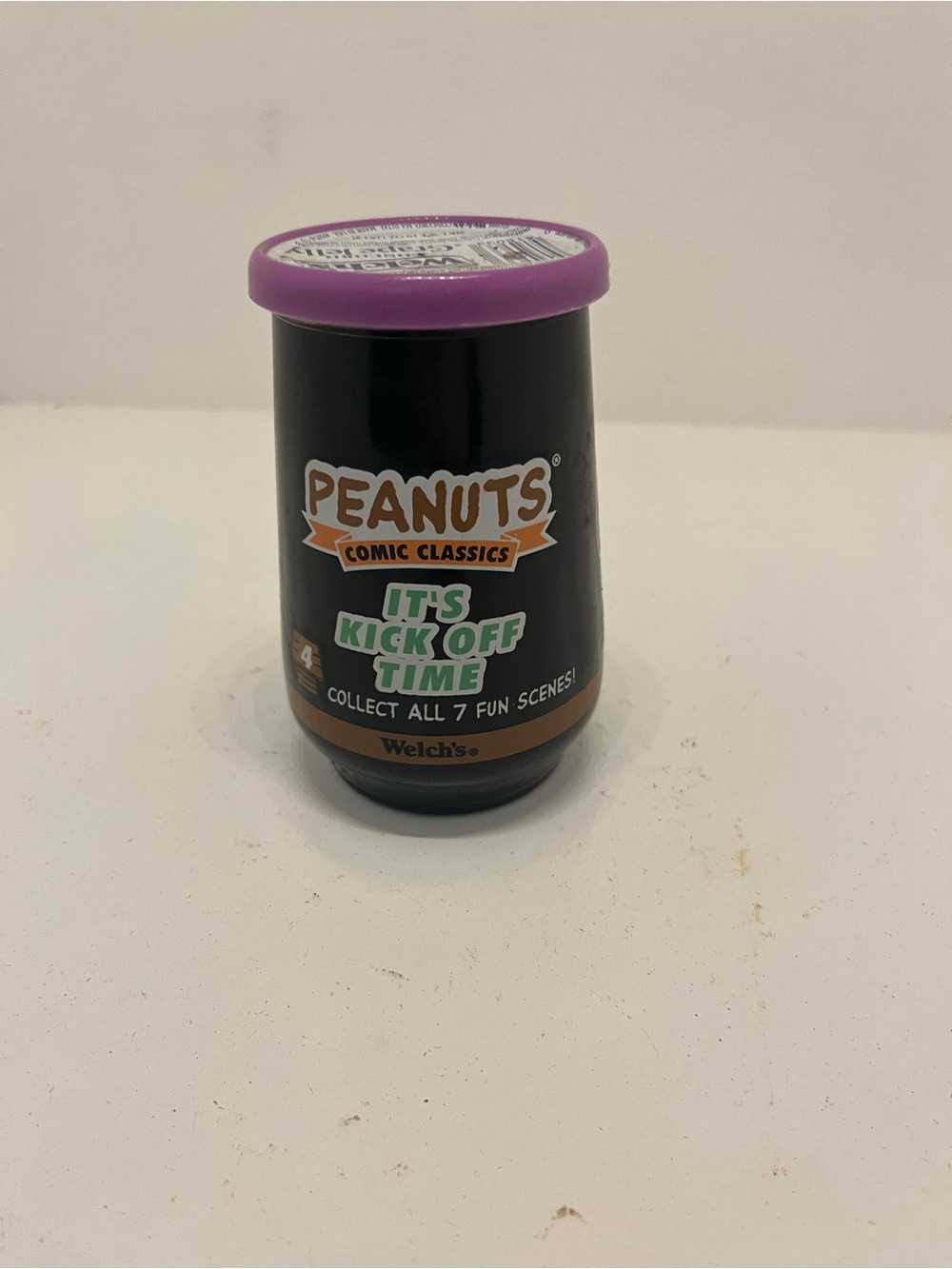 Welch's Concord Grape Jelly Peanuts Comic Classics NFL 1997 Jar Purple Lid